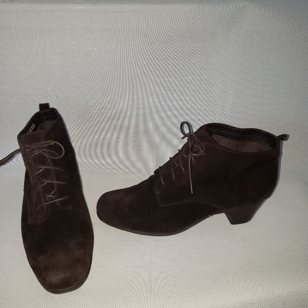 Boots - Picture 4 of 16